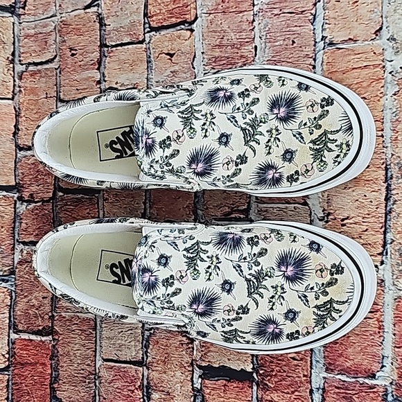 VANS CLASSIC SLIP ON FLORAL PRINT SHOES,  WOMANS SIZE 6.5 GUC - Picture 3 of 12